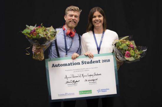 Chalmersstudenterna Amanda Dalstam och Marcus Engberg vann 2018 års upplaga av Automation Student med sitt examensarbete om den virtuella fabriken.