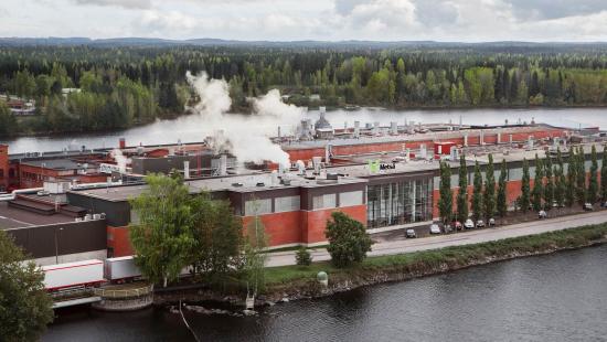 Metsä Tissue kommer i framtiden avända flytande naturgas i torkningsprocessen för papperet produktionsprocesserna på mjukpappersfabriken i Mänttä och på så sätt minska bolagets koldioxidutsläpp.