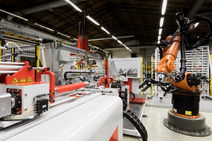I centrum för förändringen på Proton Engineering står två nya, helautomatiserade robotceller.
