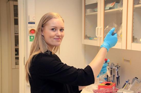 Saga Helgadóttir, doktorand vid institutionen för fysik på Göteborgs universitet, har upptäckt ny metod inom artificiell intelligens.