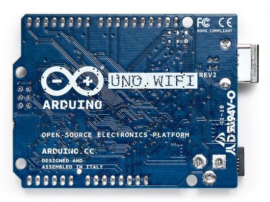 Baksidan av nya Arduino Uno WiFi Rev2.
