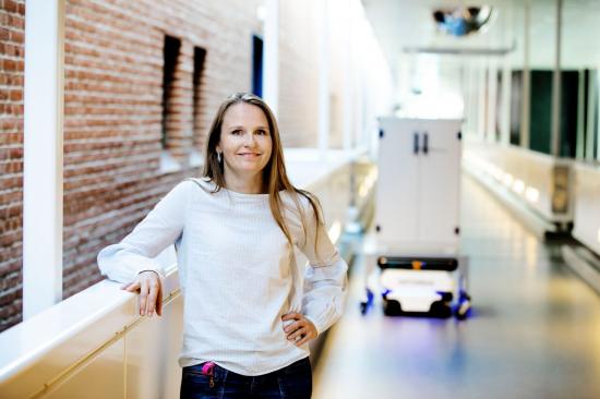 Syftet med att investera i den första roboten från MIR på Själlands universitetssjukhus var bland annat att organisationen skulle vänja sig vid mobila robotar. Chef för pilotprojektet är Lillian Hansen, projektledare på Själlands universitetssjukhus.