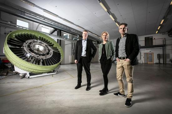 Henrik Runnemalm, utvecklingschef GKN Aerospace Engine Systems, Linda Bohlin Trajkovski, chef Innovatum Projektarena och Anders Torslid, vd Kraftstaden.