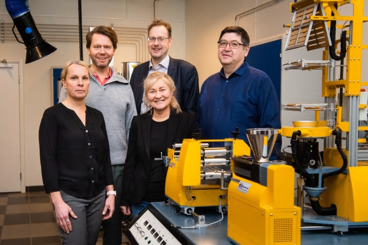 Luleå tekniska universitet är ny partner i Treesearch. Längst fram från vänster: Ulrika Rova, Kristiina Oksman; längst bak: Mikael Sjödahl, Staffan Lundström och Roberts Joffe.
