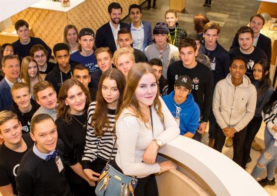 <span>Trettiotalet elever från Rudbecksgymansiets ekonomiprogram med internationell profil besökte Stora Enso under gårdagen. </span>