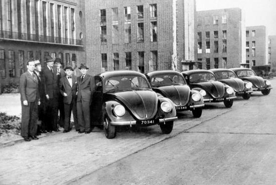 I oktober 1947 markerade de första fem Volkswagen-bilarna som exporterades till Nederländerna början på en kommersiell export.