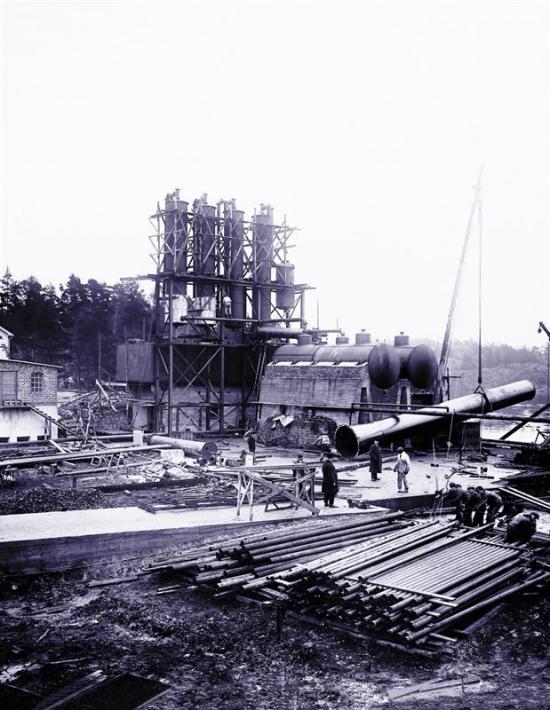 <span>Raffinaderiet byggs upp, 1928.<br /></span>