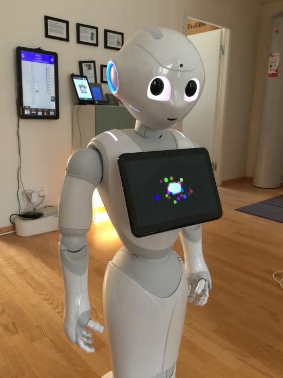 Den sociala roboten Pepper, inom projektet forskningsprojektet SOCRATES. Här på plats i forsknings- och innovationslägenheten på &Auml;ngen.