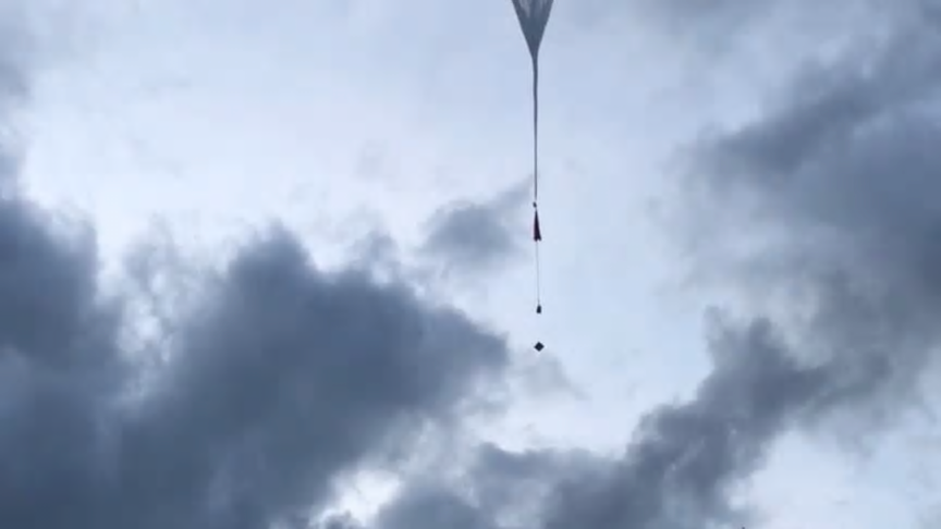 Experimentet innebär att det för första gången släpps tre ballonger, vardera 4000 kubikmeter, samtidigt från Esrange. Under monteras infraljudssensorer på en 100 meter lång lina och tre ytsprängningar utförs på gruvområdet i Mertainen.