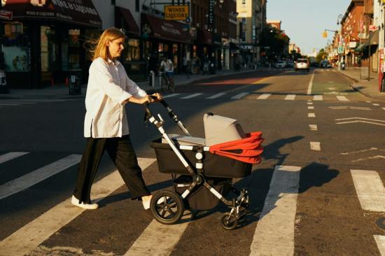 Babyliften kan placeras i en liggvagn, den passar de flesta barnvagnsmodeller på marknaden samt i babykorgen som finns i flygplan.
