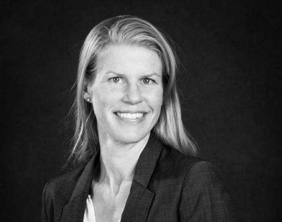 – Aktieägare, investerare och potentiella investerare skyddas nu ännu bättre från otydlig eller missvisande information, säger Kerstin Brinnen, branschjurist Svemin.
