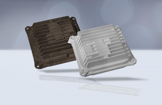 Batterirack med battericellhållare av värmeledande plast, utvecklad för användning i elektriska racerfordon.