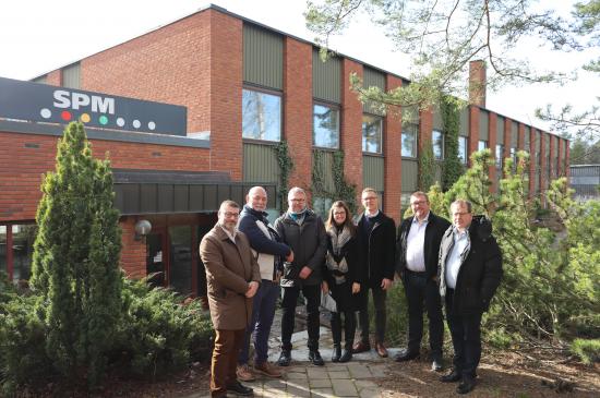 Representanter från WearCheck besöker SPM:s huvudkontor i Strängnäs.
