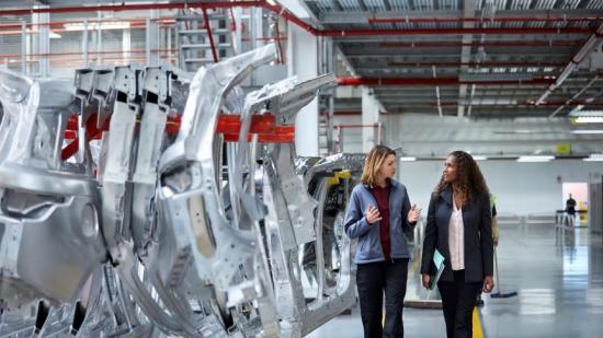 Undersökning från Trend Micro Research avslöjar att bristen på samarbete mellan IT och driftsteknik bromsar satsningar på säkerhet