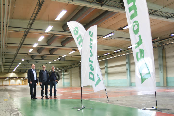 Kommunalråd i Landskrona kommun Torkild Strandberg, Johan Winroth, VD Derome Byggvaror & Träteknik AB, Lars Borup, platschef och projektledare i Landskrona.