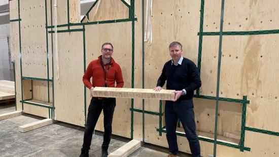 Peter Kristensson (NCC) och Håvard Jegerstedt (IsoTimber).