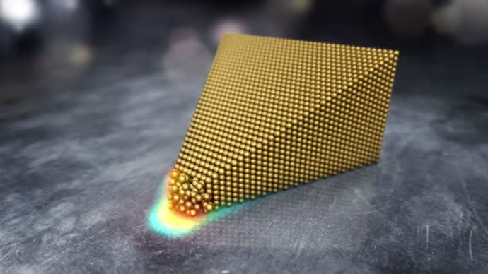 Så smälter guld i rumstemperatur: Illustrationen visar atomerna i en guldkon som utsätts för ett starkt elektriskt fält.