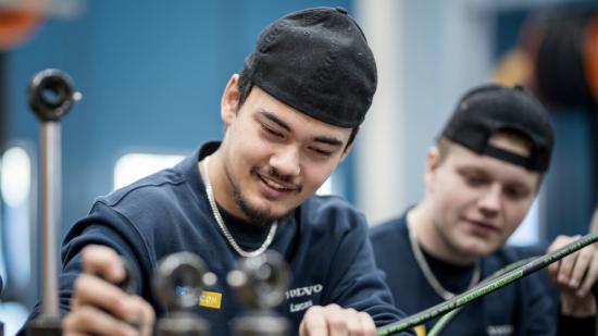 Utöver att vara ett certifierat Motorbranschcollege, så ingår Björknäsgymnasiet i branschorganisationen MaskinLeverantörernas satsning QMT, Qualified Machine Technican. De skolor som är med i samarbetet får, bland annat av Swecon, extra stöd från medlemsföretagen.