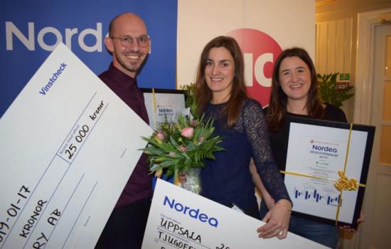 Deep Forestry och preVet vann Nordeas resestipendium 2019 på 25 000 kronor vardera. Från vänster: Levi Farrand på Deep Forestry, samt Jenny Gagnér och Helene Adalberth på preVet.