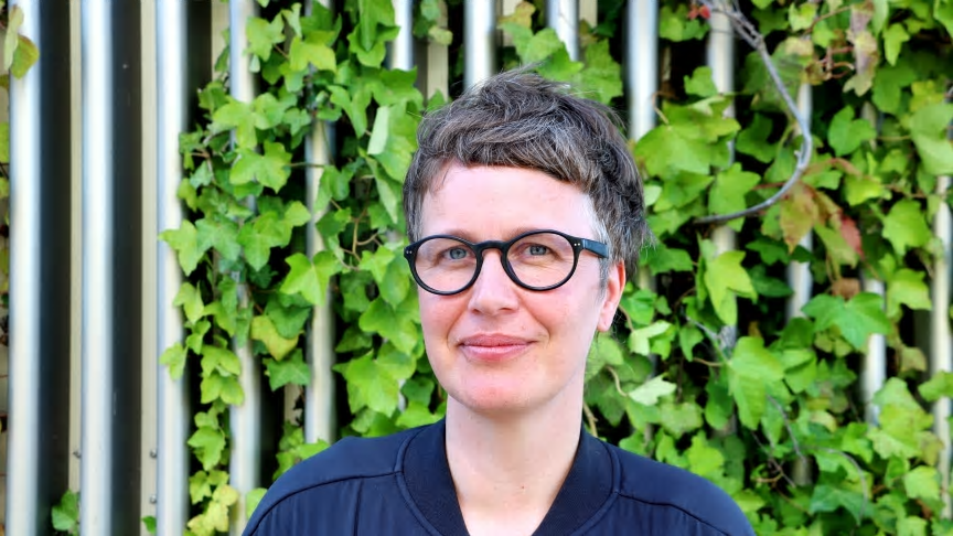 Det är en myt att automatiseringen löser alla problem - människorna tar över där datorerna fallerar, menar forskaren Linda Hilfling Ritasdatter.