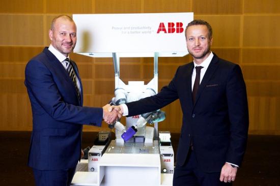<span>Björn Westerholm, VD på myFC & Dennis Helfridson, Enhetschef Robotics i Sverige, ABB </span>