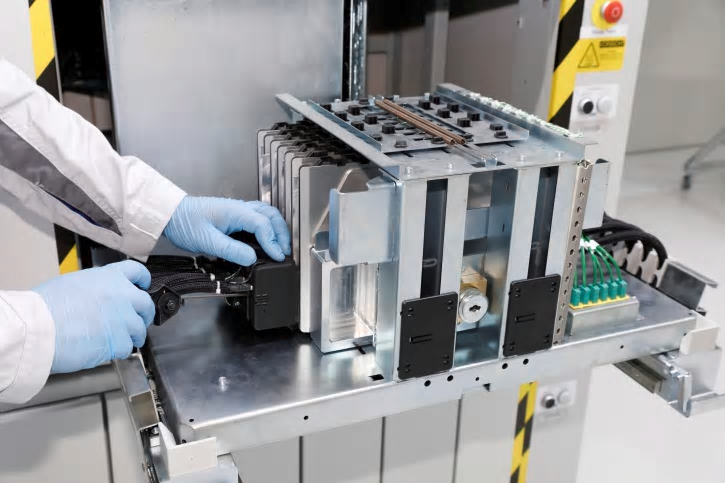 En pilotlinje för produktion av små serier av battericeller har startat.