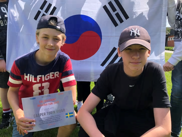 I september åker Casper Vidar och Isac Davidsson till Sydkorea för att representera Sverige.
