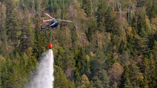 I år deltog helikoptrarna och de skopande flygplanen i 77 insatser – vilket är ett nytt rekord.