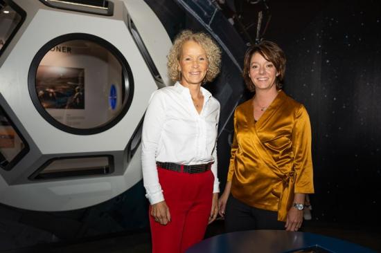 <span><span>Rymdminister Matilda Ernkrans besökte Universeum, här tillsammans med Carina Halvord, VD på Universeum.</span></span>