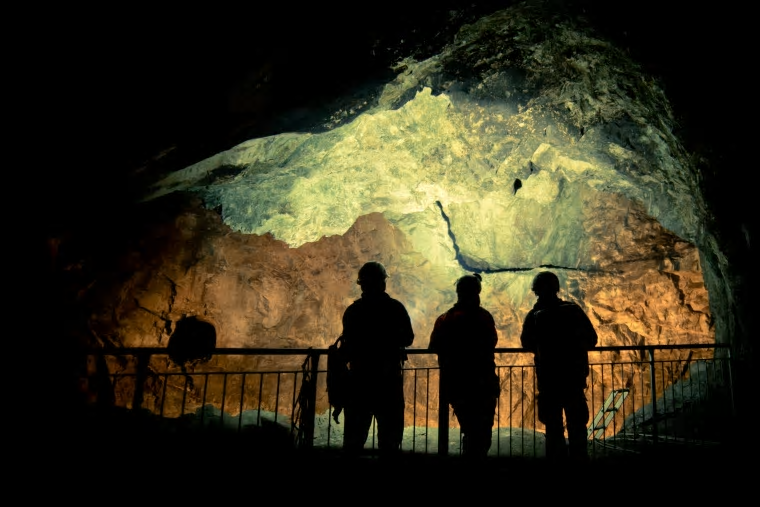 Alldeles intill gamla Sala silvergruva (bilden) bryts högkvalitativ dolomit.