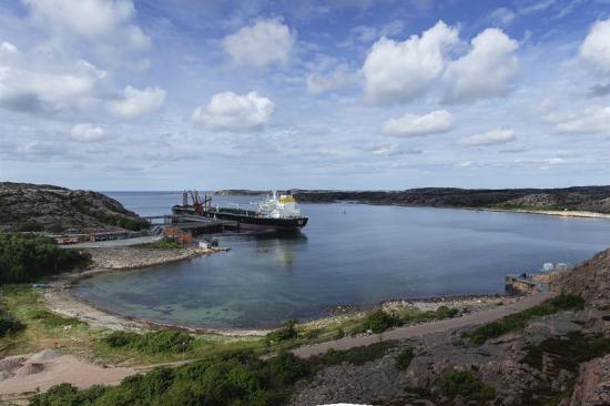 Preem skänkar drygt 12 000 kronor till organisationen Ren kust, som arbetar för att Sverige ska få renare stränder.