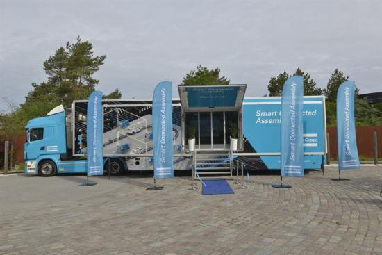 Lastbilen har en virtuell tour där besökarna kan följa med in i framtidens monteringsmiljöer och upptäcka möjligheterna med de monteringslösningar som Atlas Copco utvecklat som stöd för Industri 4.0.