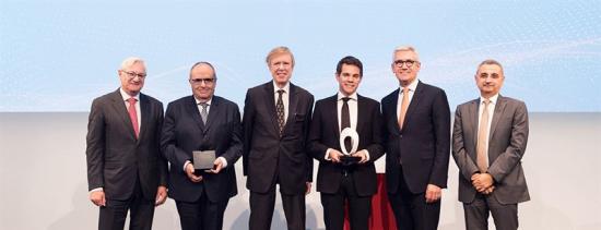 Fr v: Peter Voser, Ordförande i ABB: s styrelse; Professor Ronnie Belmans, KU Leuven; Hubertus von Gruenberg, tidigare styrelseordförande i ABB; Jef Beerten, mottagare av priset, KU Leuven; Ulrich Spiesshofer, ABB:s koncernchef ; Bazmi Husain, ABB:s CTO.