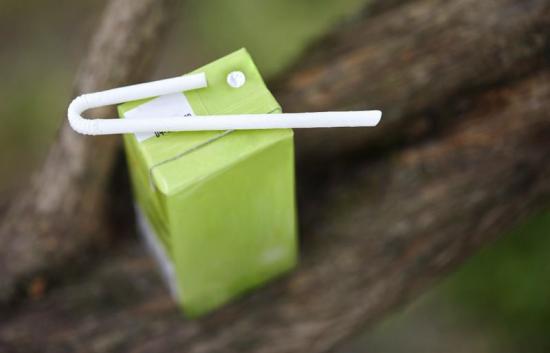 Nya U-Bend Straw är tillverkat i FibreForm och har en positiv inverkan på föroreningar och nedskräpning jämfört med plastsugrör.