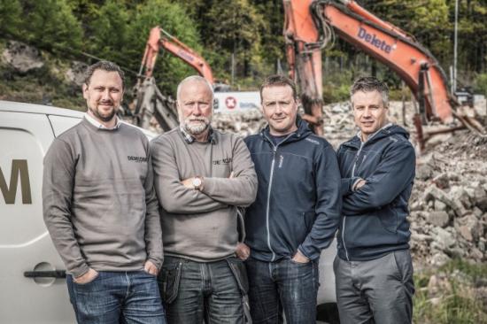 Kim och Lars-Olof Dahl på Demcom tillsammans med Joacim Ericsson, affärsområdeschef rivning och Mårten Fuchs, VD för Delete i Sverige. 