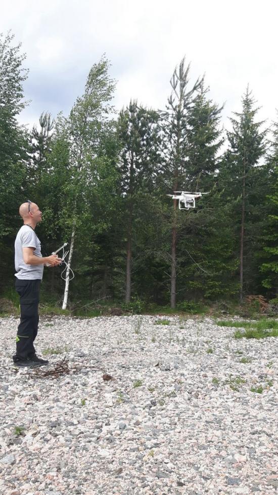 Nu testar Skogsstyrelsen hur drönare kan förbättra tillsynen i skogen.