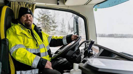 Michael Palo kör dagligen de nya vägsträckorna.