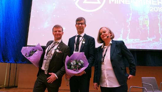 Lena Söderberg, generaldirektör för SGU, delade ut hedersmärket till Hans Wahlquist och Mikael Nyström.