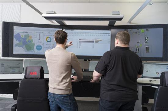 ABB:s AbilityTM Collaborative Operations Centers är bemannade med processexperter och utrustade med digital teknik som tillgodoser specifika kundbehov.