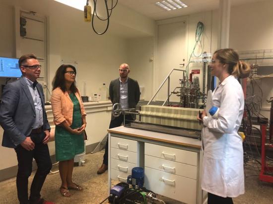 Per Nylén, kommunalråd &Ouml;rnsköldsviks Kommun, Ann Linde EU- och handelsminister, Björn Alriksson gruppchef bioteknik på RISE Processum och Lalie Kossatz forskare RISE Processum.