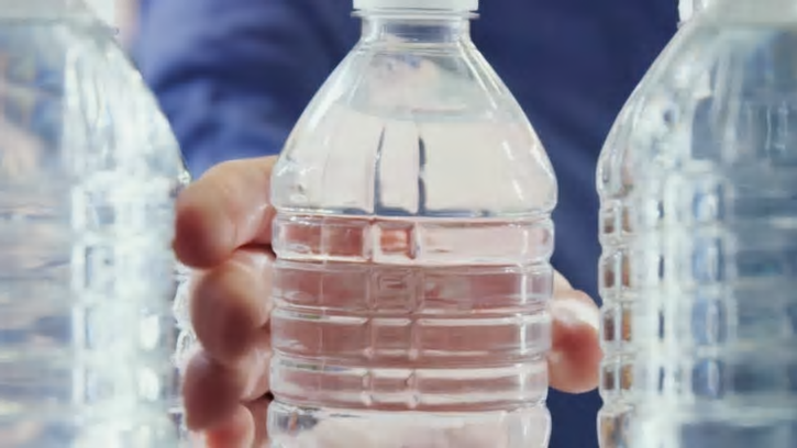 Ford började använda återvunnen plast i sin tillverkning för över 20 år sedan. Idag ger företaget nytt liv åt över 1,2 miljarder plastflaskor – varje år.