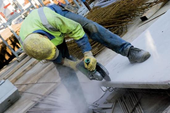 Norton Clippers nya diamantklinga, Extreme Cut’n Grind kan användas för både kapning och slipning av byggnadsmaterial, betong, natursten mm. och som således kombinerar funktionerna hos kapklingor och slipskålar.