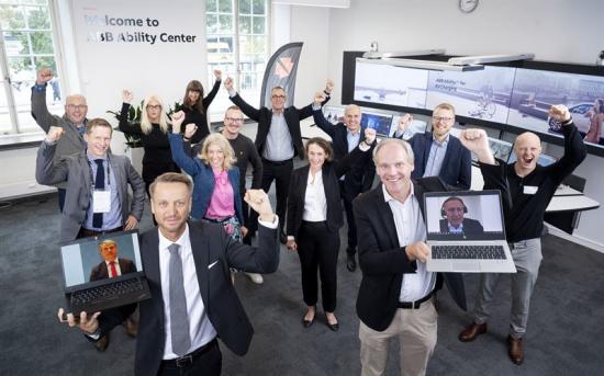 Under onsdagen bjöd Dennis Helfridsson, vd för ABB Sverige och Peter Löfgren, vd för SynerLeap, in representanter från industrin, näringslivet, politiken och startupscenen till ABB Sveriges huvudkontor i Västerås för att fira 100 startupsamarbeten och ta nästa steg inom samverkan och innovation.
