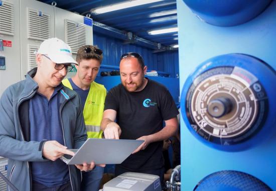 <span><span><span><span><span><span>Testen och kalibreringen har genomförts av representanter från Siemens, EDF Renewables IL och Eco Wave Power.</span></span></span></span></span></span>