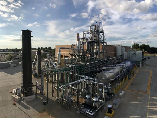 Alterra Energys enhet för förvätskning av plastavfall i industriell skala i Akron, Ohio.