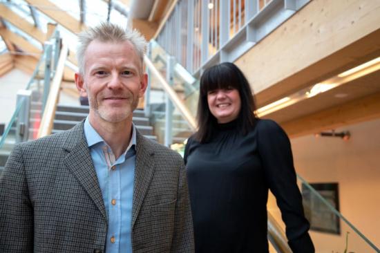 Magnus Viström, innovationschef på SCA och Regina Duymaz, inkubatorchef på BizMaker.