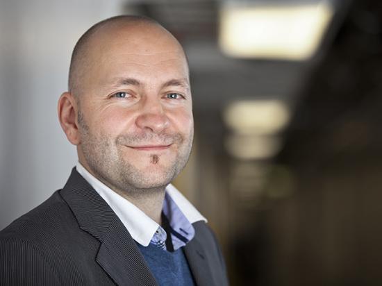 Professor Achim Lilienthal leder projektet med att ta fram en robot för räddningsinsatser.