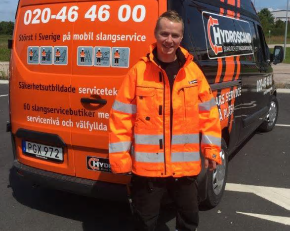 Hydroscands servicetekniker Johan Bengtsson Braun.