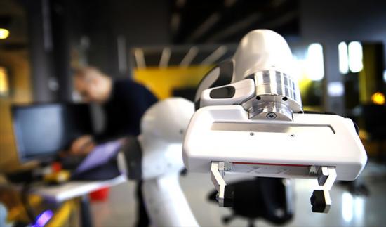 Projektet har köpt in tre robotarmar som ska användas för att utveckla AutoDPP.