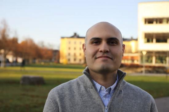 Amir Dadash, doktorand vid Högskolan i Gävle, valde Gävle då det var det enda lärosäte i Sverige som hade detta fält inom automation och också med labbmöjligheter.